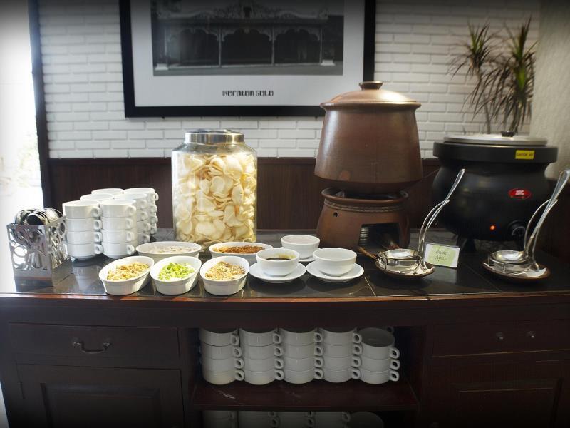 Amarelo Hotel Solo Екстериор снимка