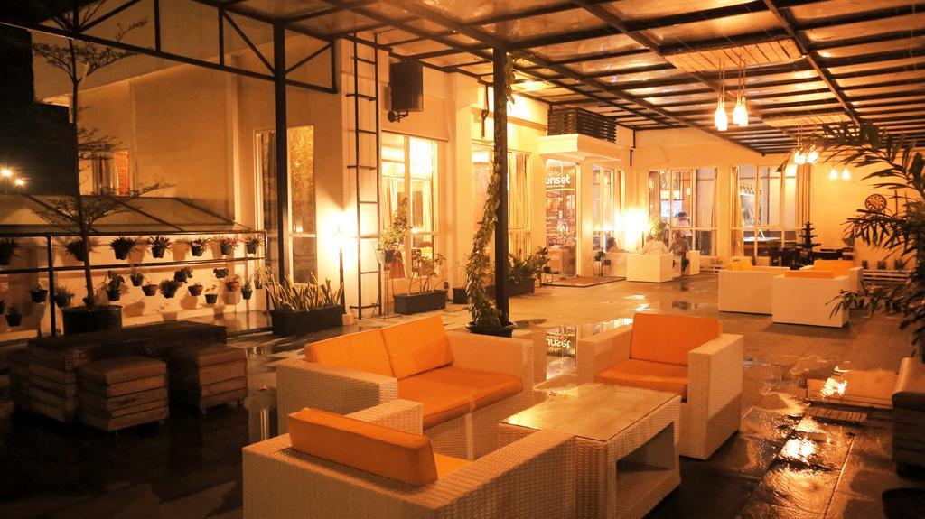 Amarelo Hotel Solo Екстериор снимка