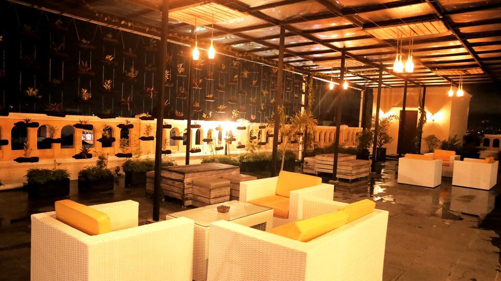 Amarelo Hotel Solo Екстериор снимка