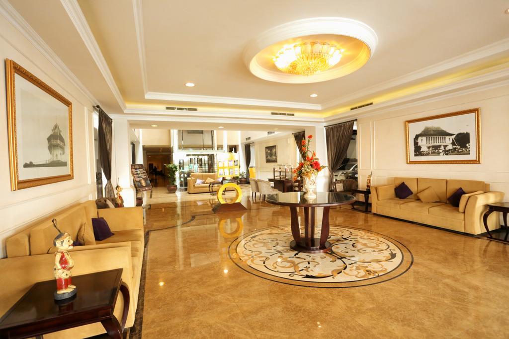 Amarelo Hotel Solo Екстериор снимка